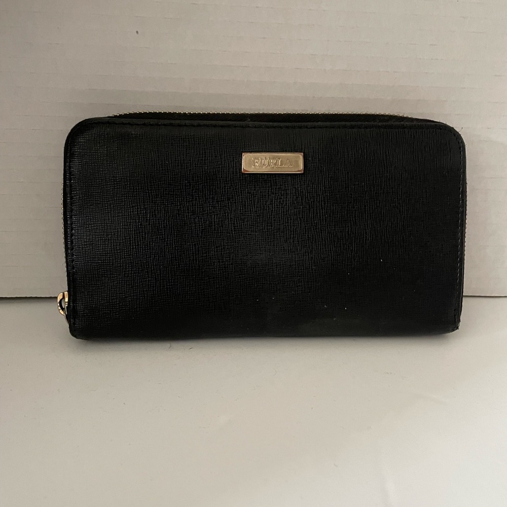 Furla | Babylon Continental Wallet in Black Saffiano Leather
